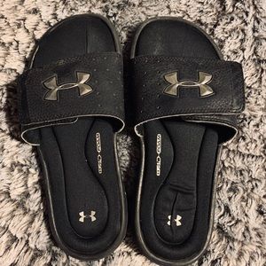 Boys Under Armour slides size 4Y